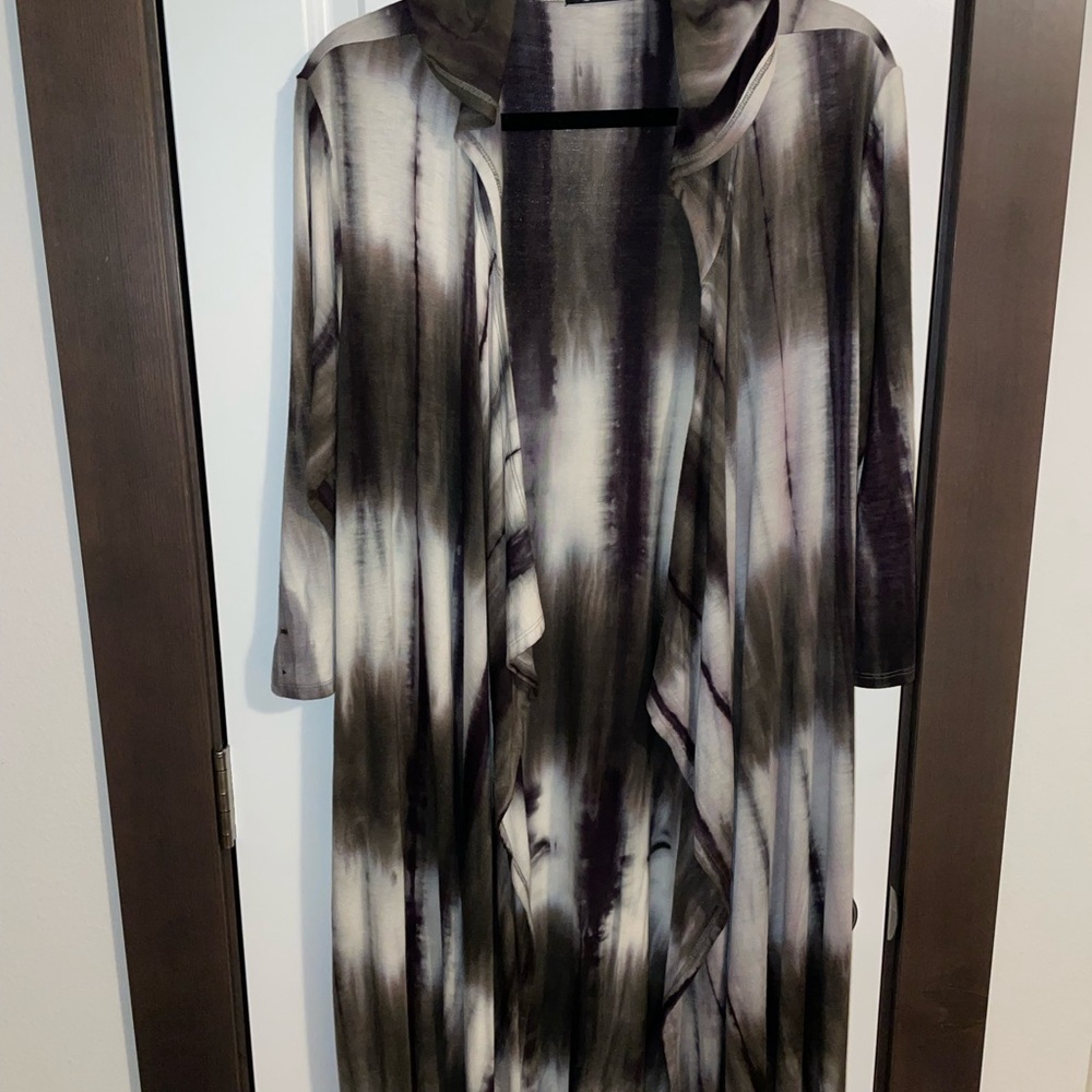 3/4 length sleeve duster wrap with hood. Sz 1X but can fight from large up.